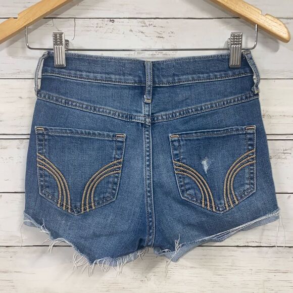 Hollister Short- Short Distressed High Rise Shorts - Picture 2 of 4